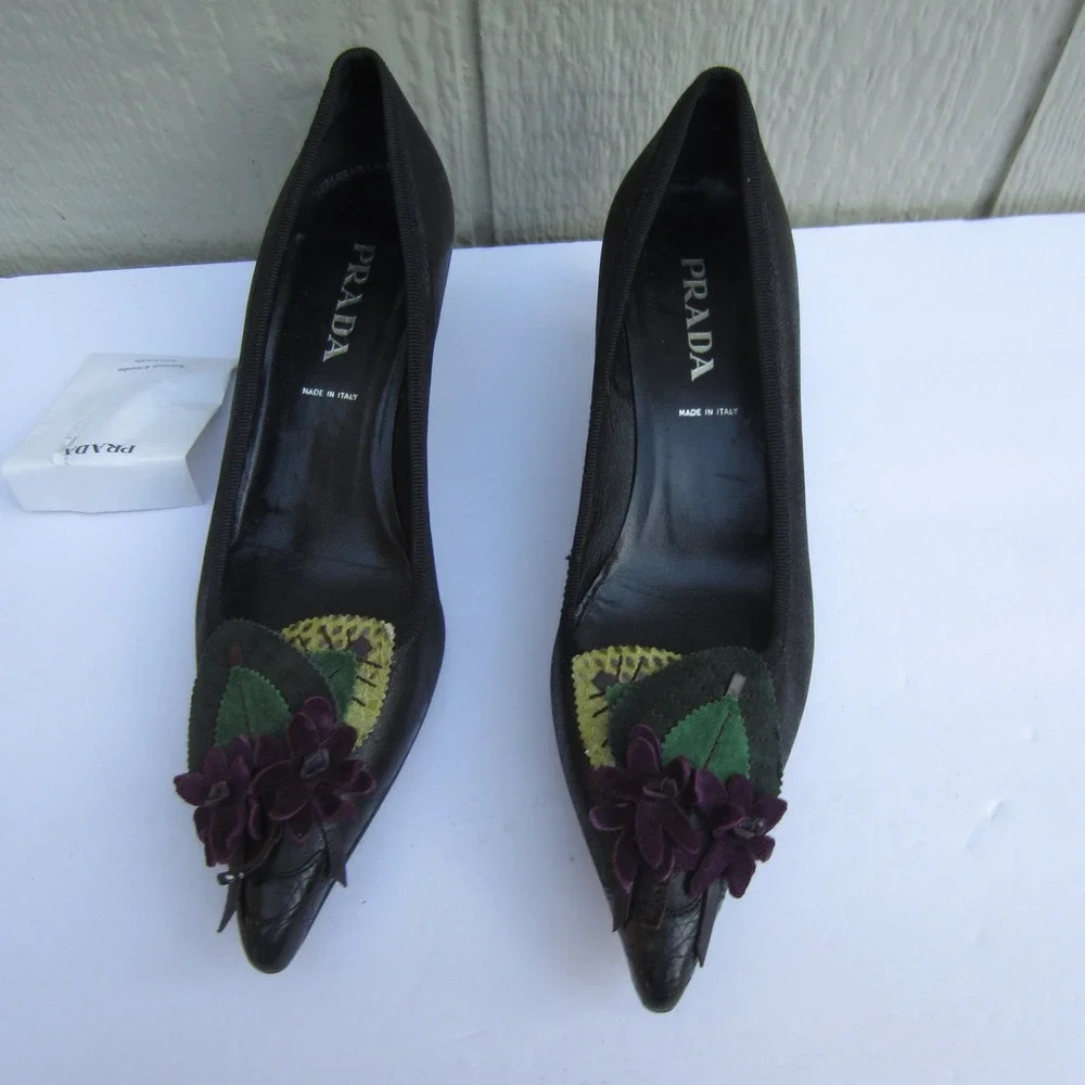 PRADA Heels size 5.5 Black Leather Floral Applique Kitten Pointed Toe Luxury Y2K